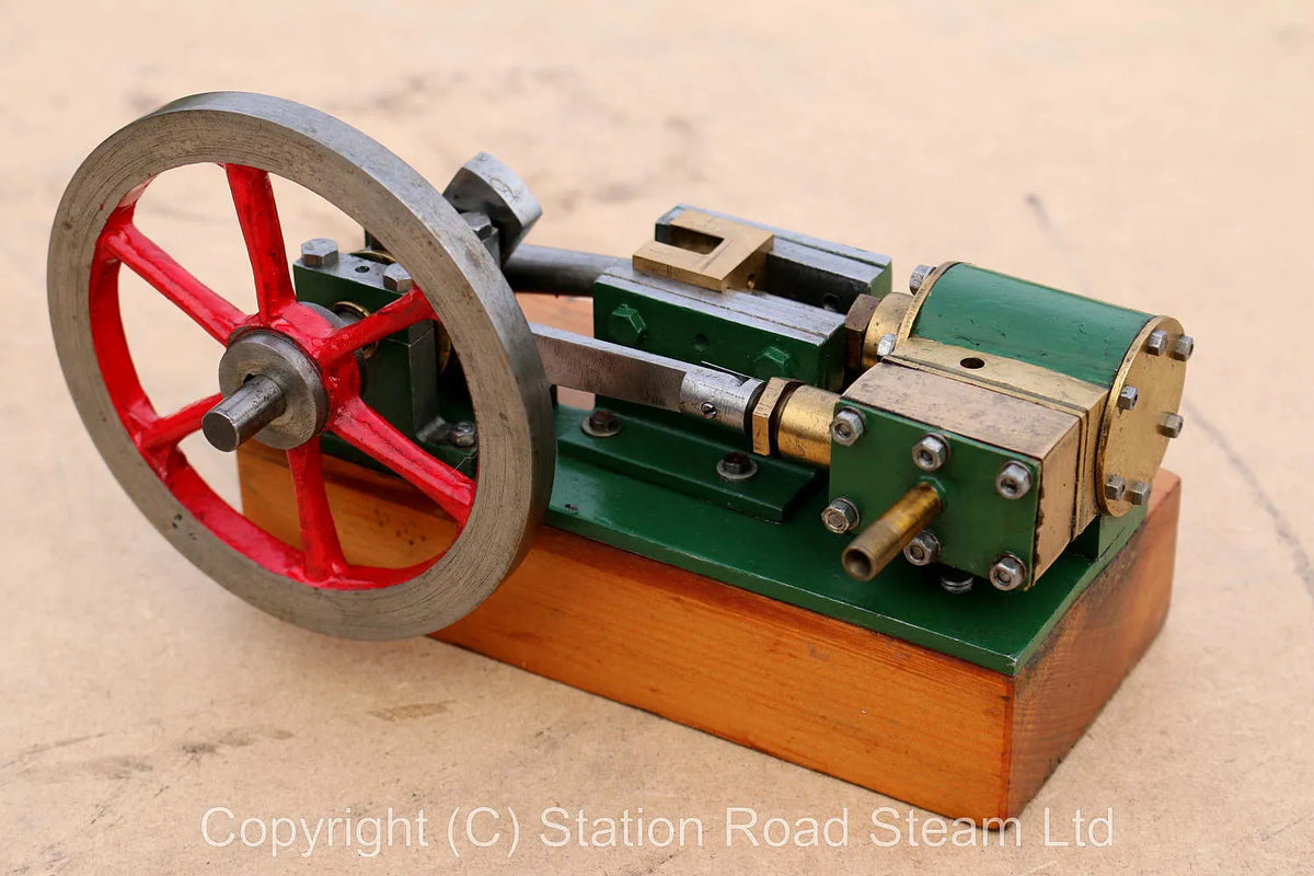 Small scratch-built horizontal mill engine