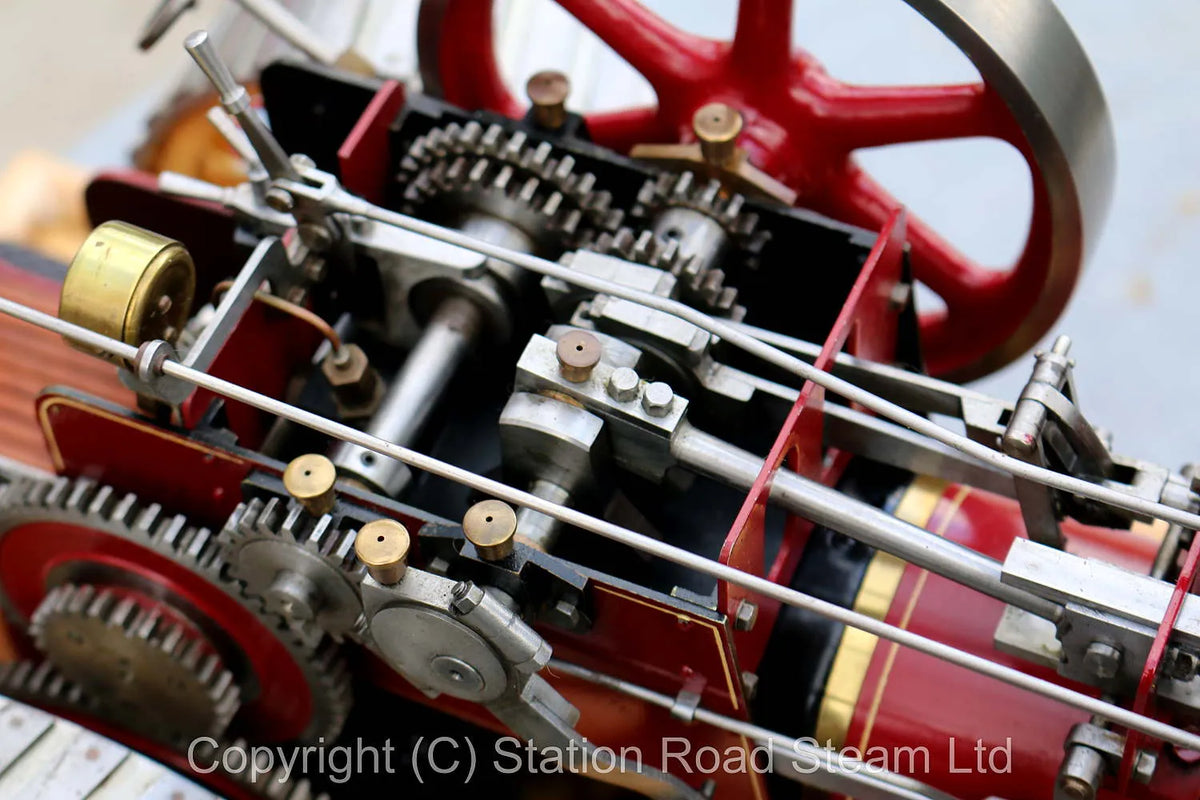 1 inch scale "Minnie" traction engine with glass case