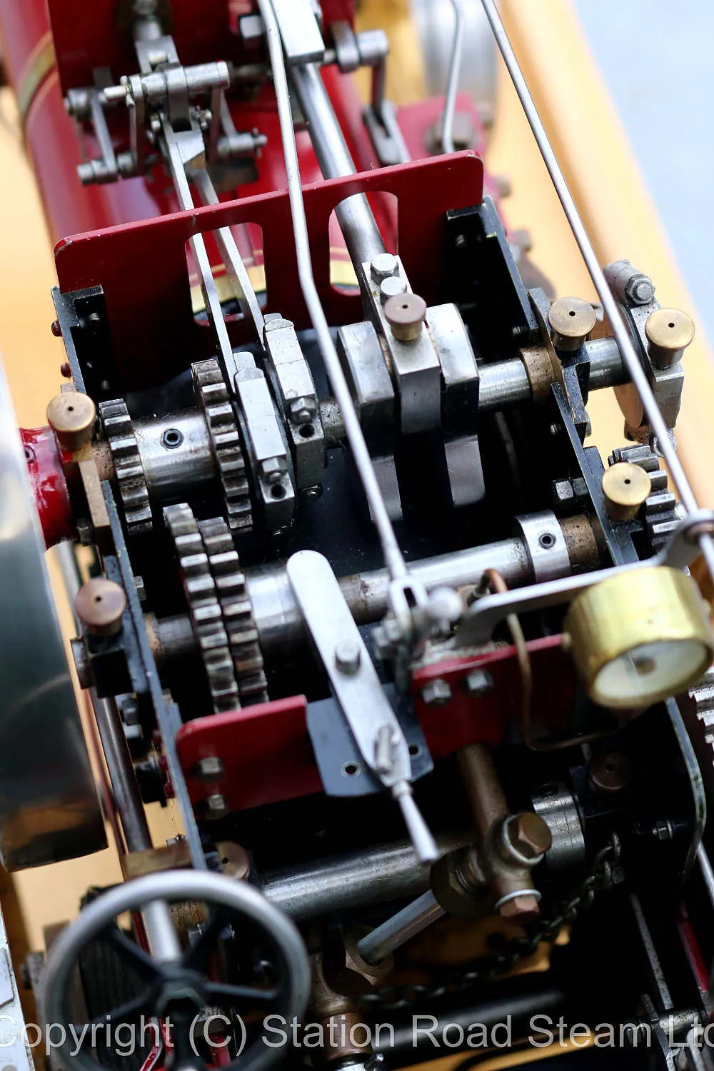 1 inch scale "Minnie" traction engine with glass case