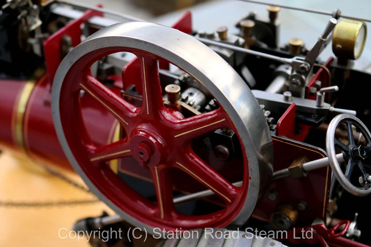 1 inch scale "Minnie" traction engine with glass case