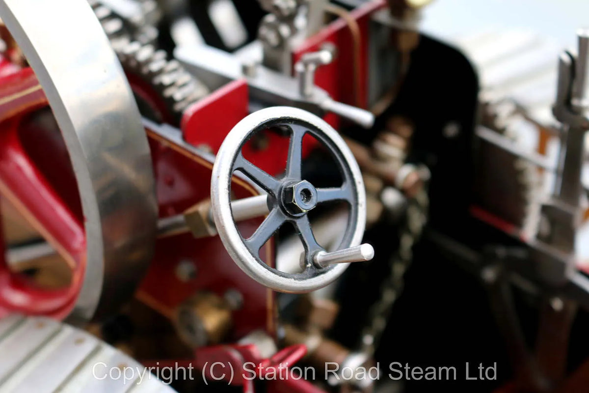 1 inch scale "Minnie" traction engine with glass case