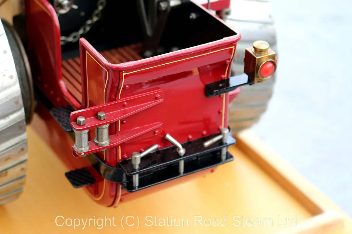 1 inch scale "Minnie" traction engine with glass case