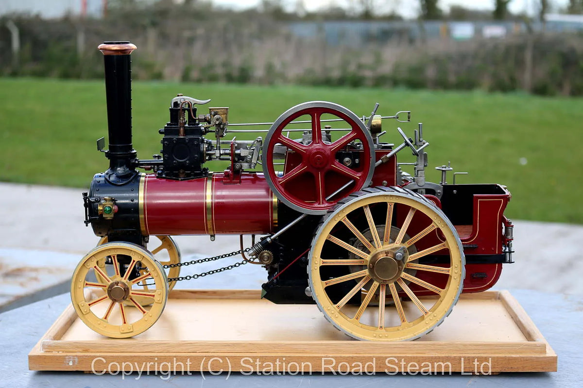 1 inch scale "Minnie" traction engine with glass case