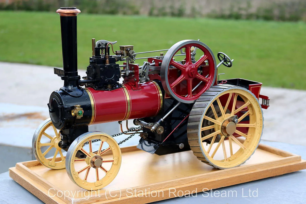 1 inch scale "Minnie" traction engine with glass case