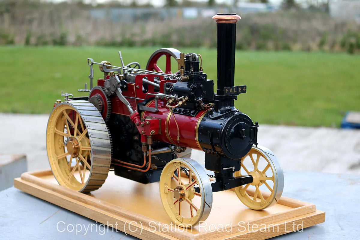 1 inch scale "Minnie" traction engine with glass case