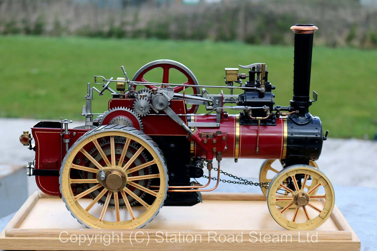 1 inch scale "Minnie" traction engine with glass case