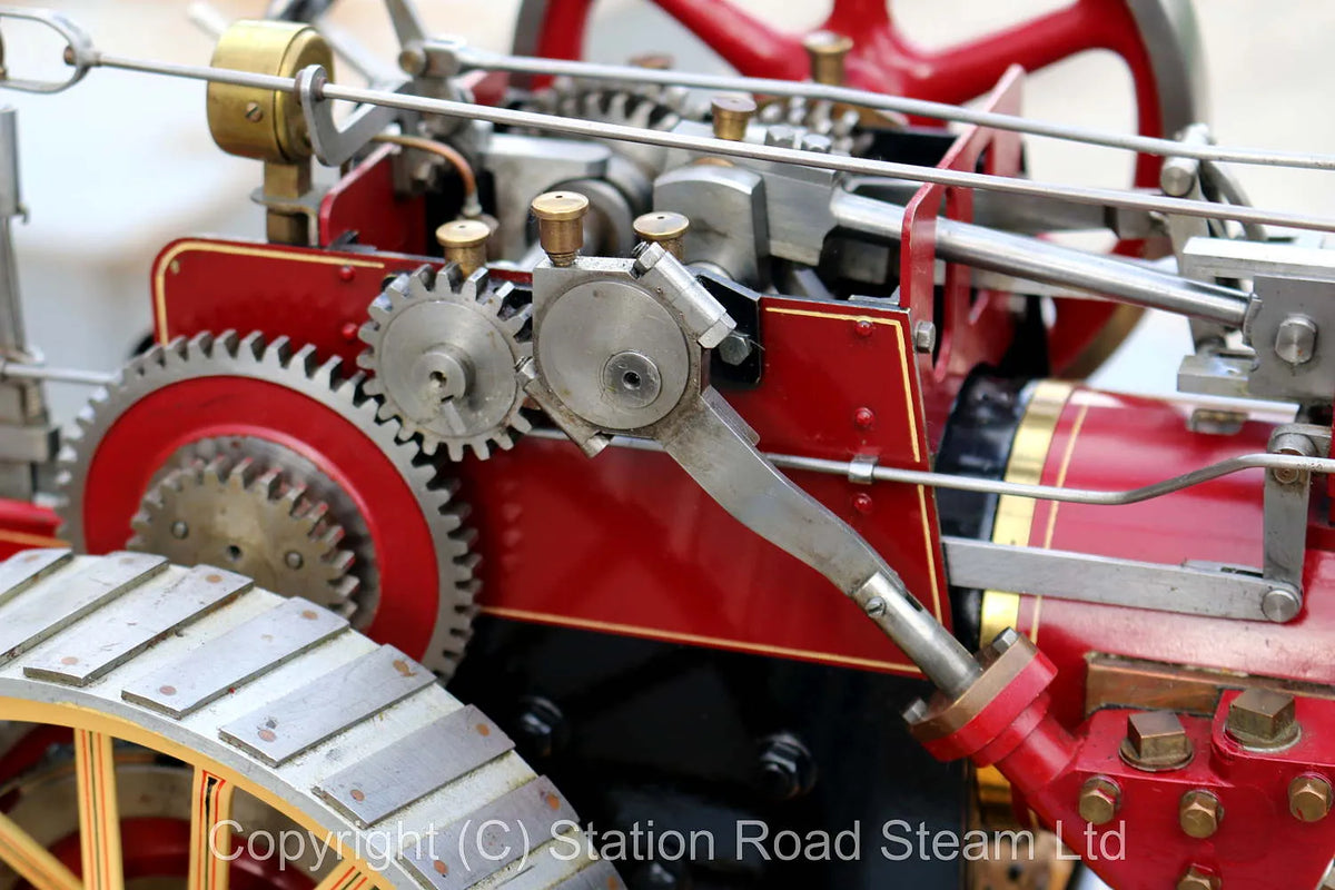 1 inch scale "Minnie" traction engine with glass case