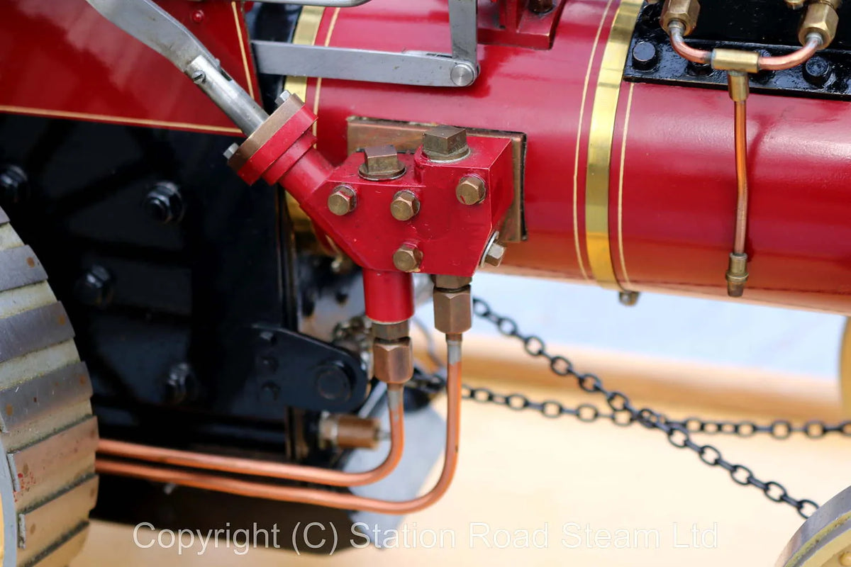 1 inch scale "Minnie" traction engine with glass case