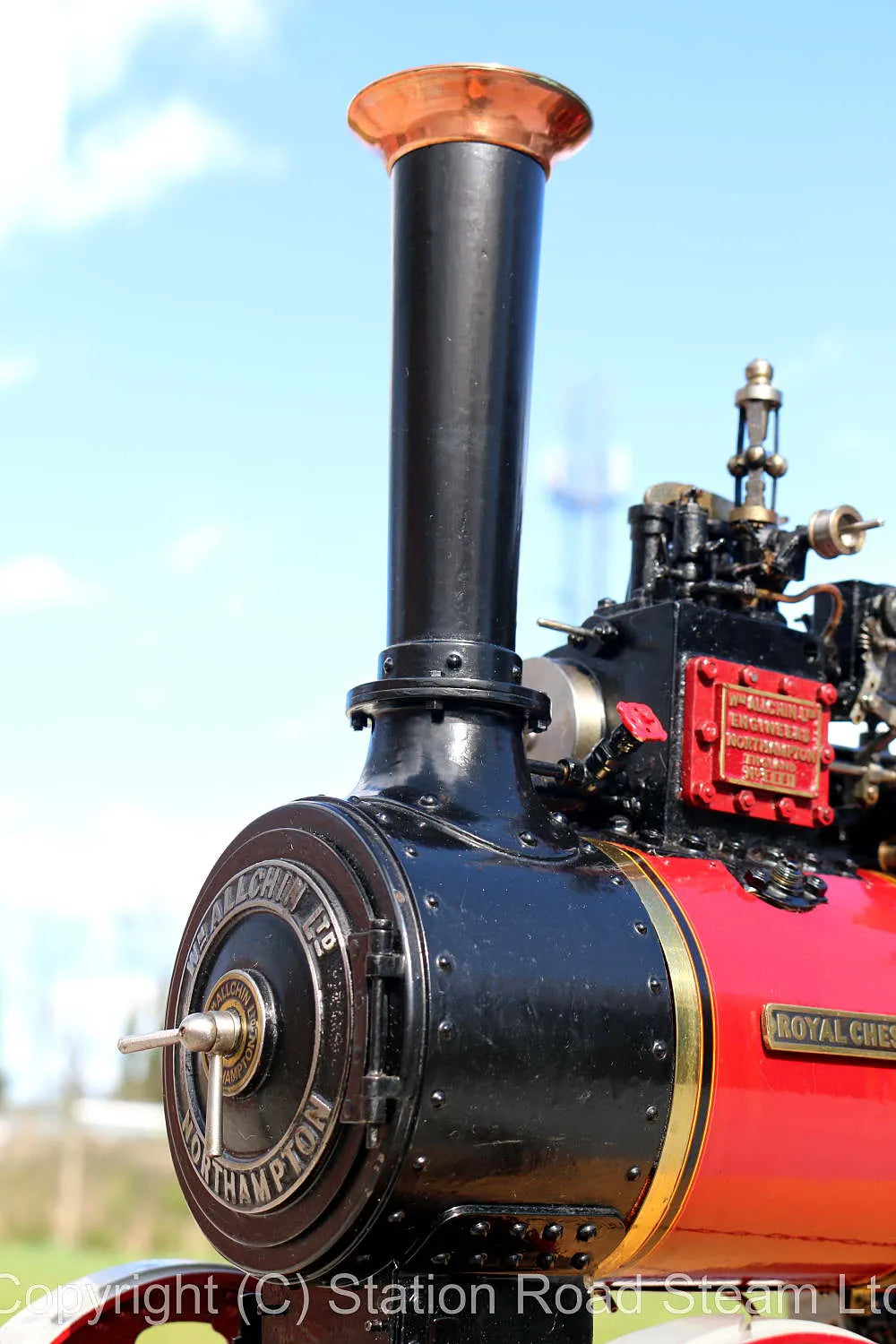 1 1/2 inch scale Allchin traction engine with glass case