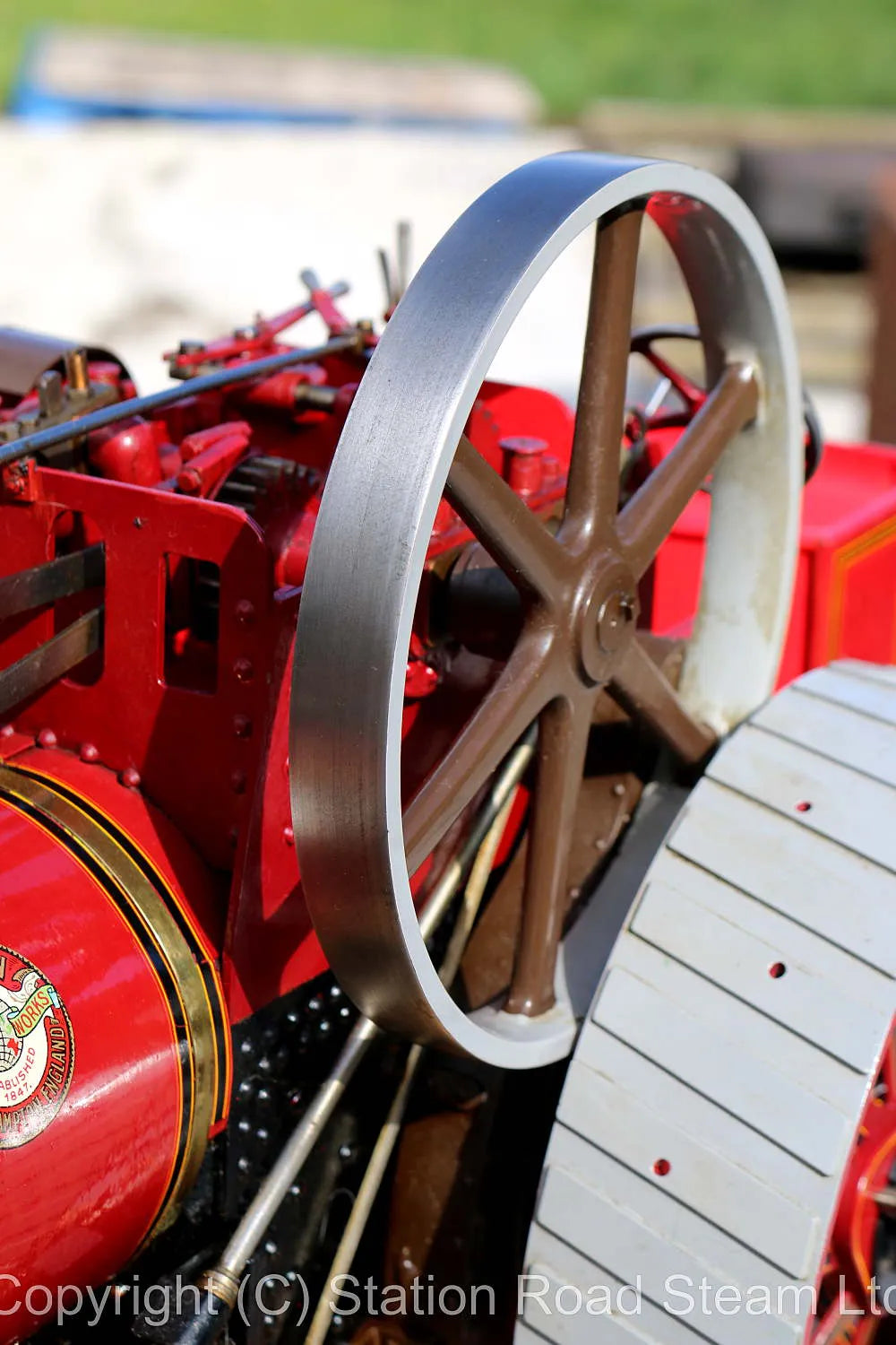 1 1/2 inch scale Allchin traction engine with glass case