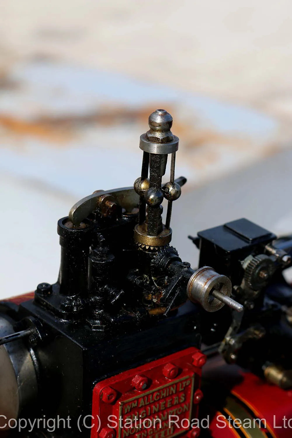 1 1/2 inch scale Allchin traction engine with glass case