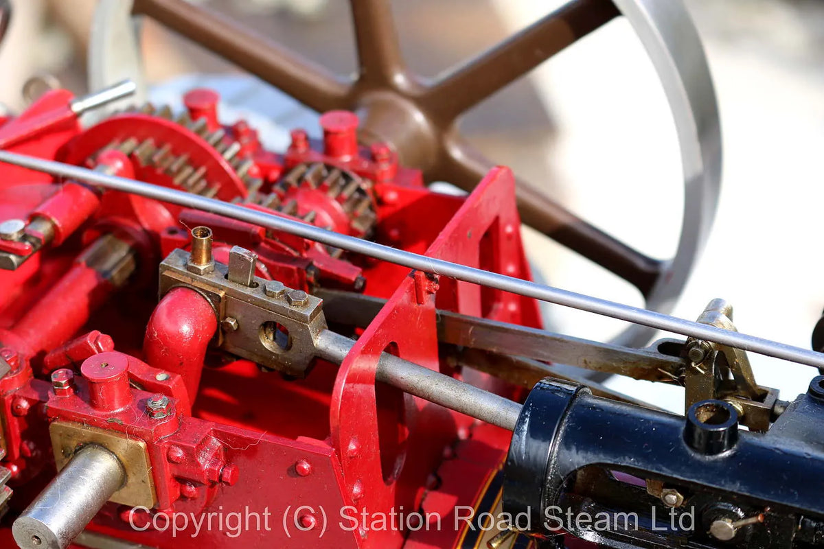 1 1/2 inch scale Allchin traction engine with glass case