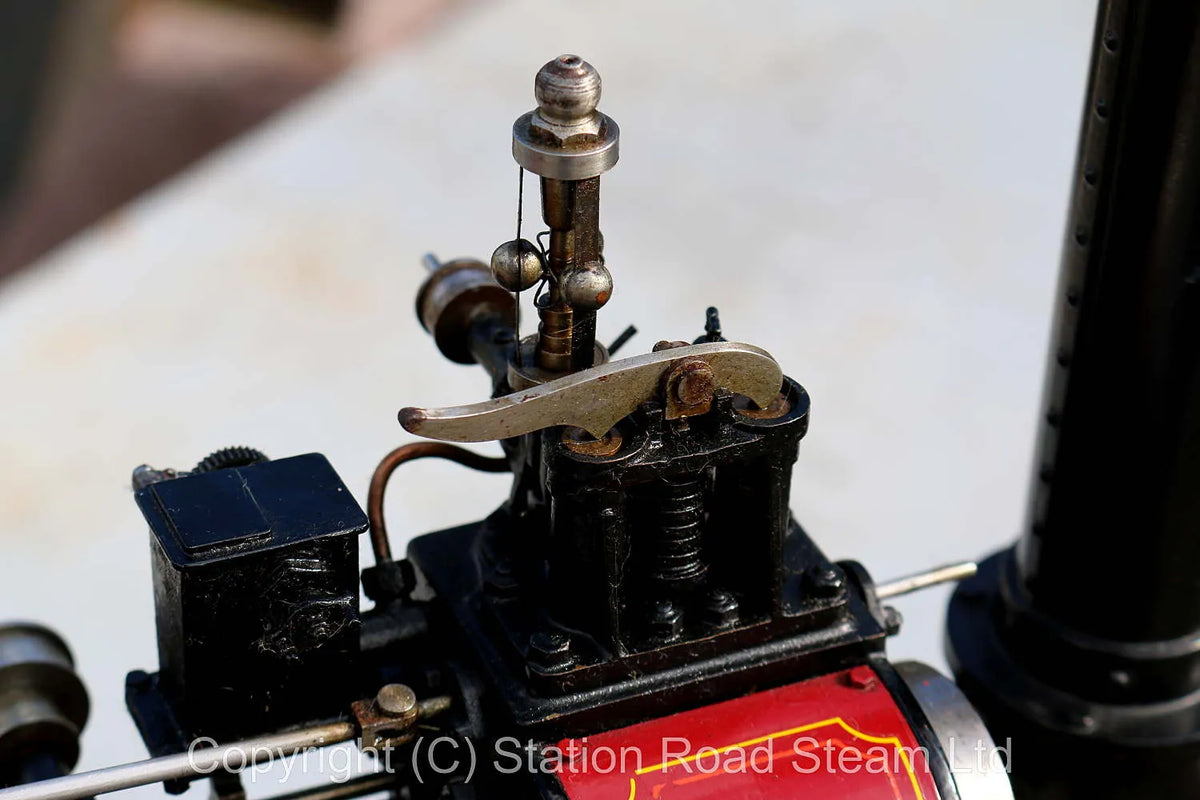 1 1/2 inch scale Allchin traction engine with glass case