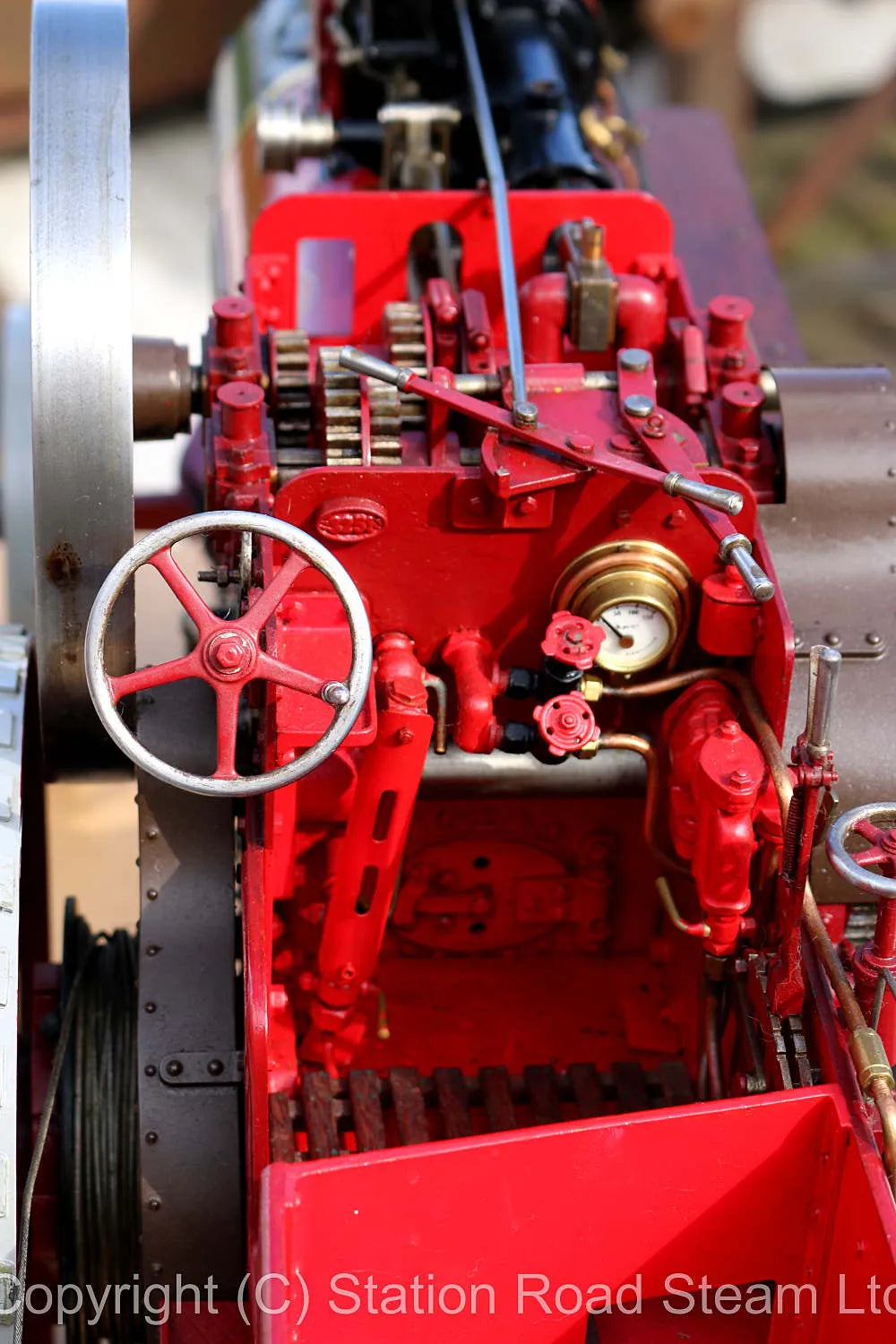 1 1/2 inch scale Allchin traction engine with glass case
