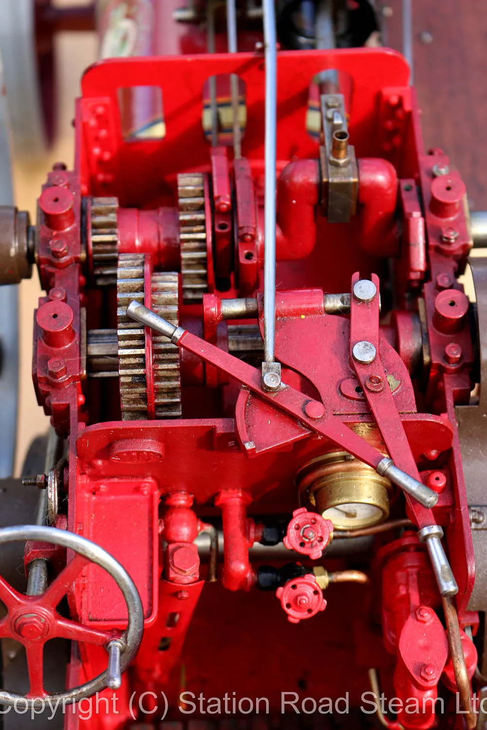 1 1/2 inch scale Allchin traction engine with glass case