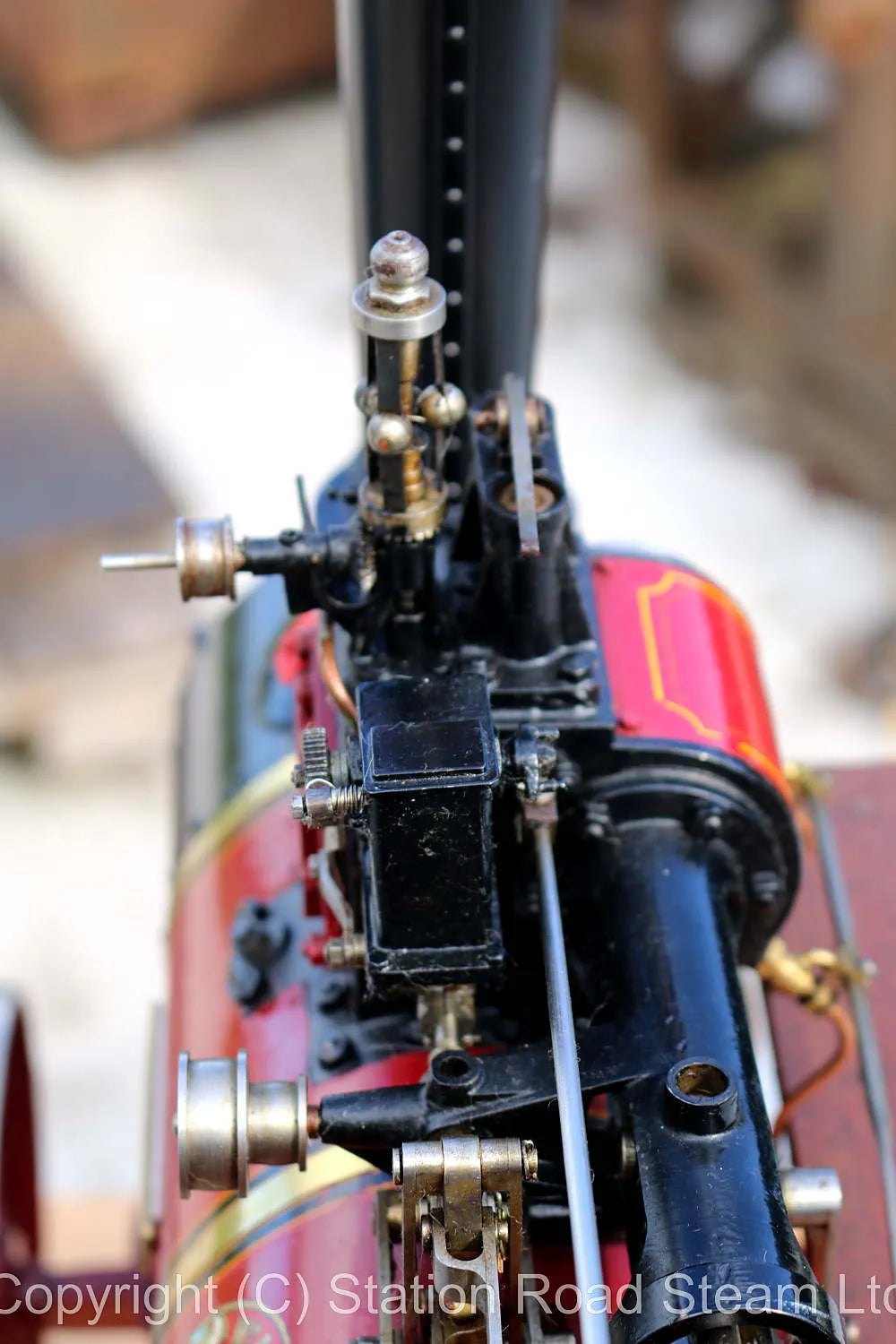 1 1/2 inch scale Allchin traction engine with glass case