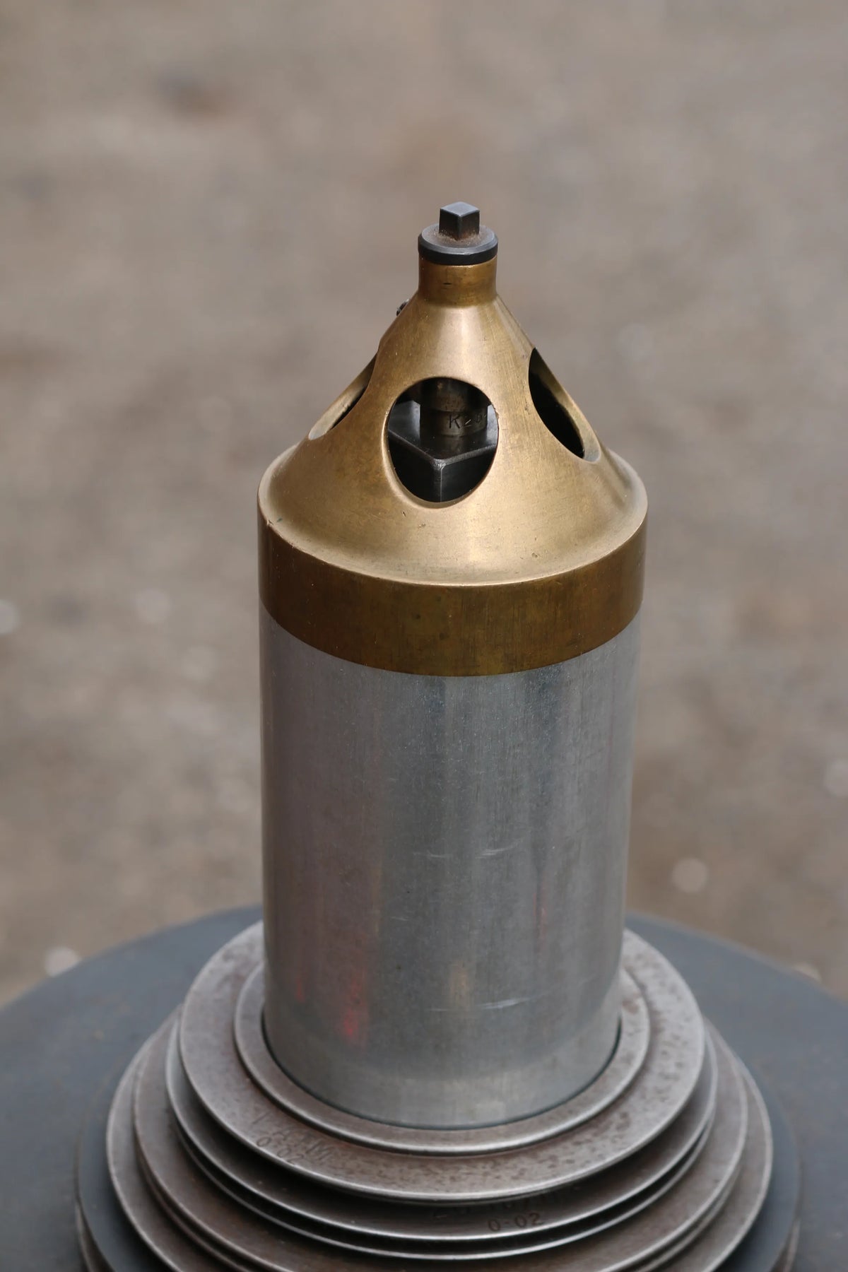 Budenberg deadweight pressure gauge tester with weights