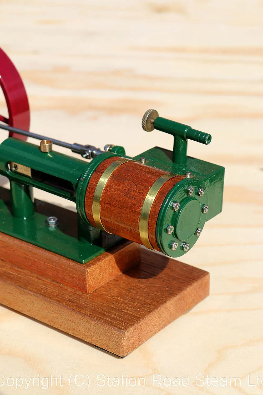 Horizontal mill engine with wood lagged cylinder