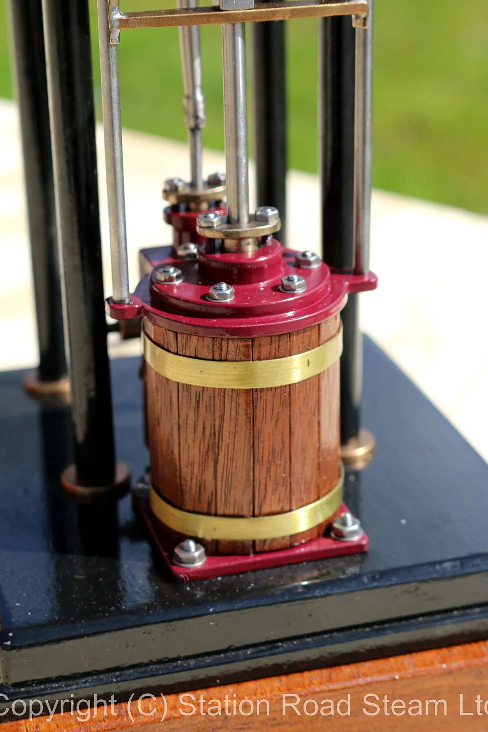 Overtype single cylinder engine