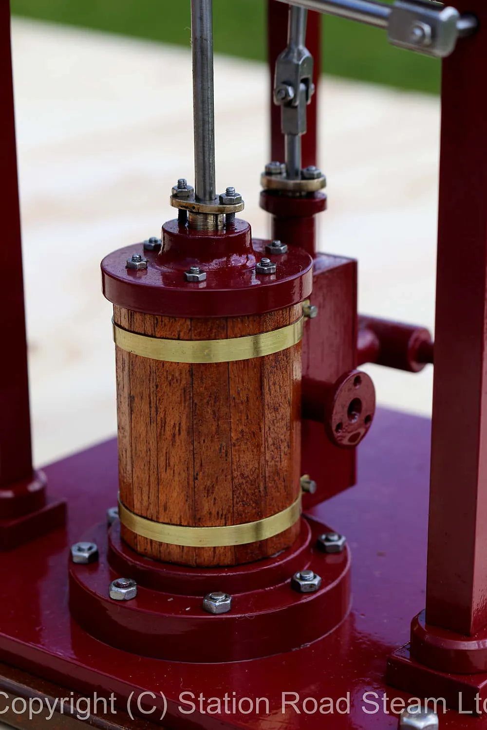 Hart overtype vertical engine