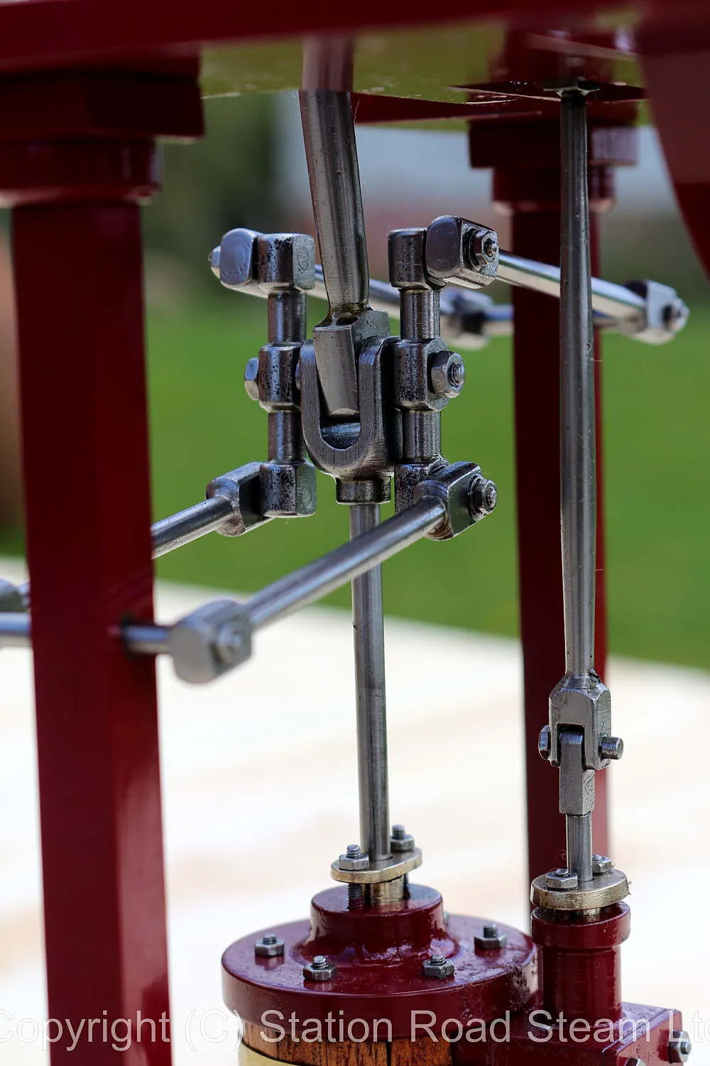 Hart overtype vertical engine