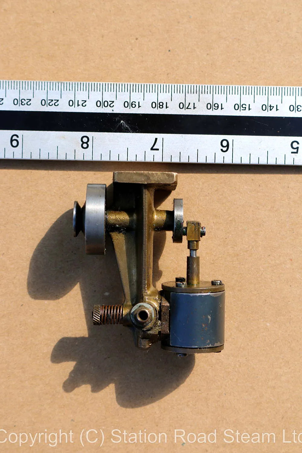 Very small single cylinder oscillating engine