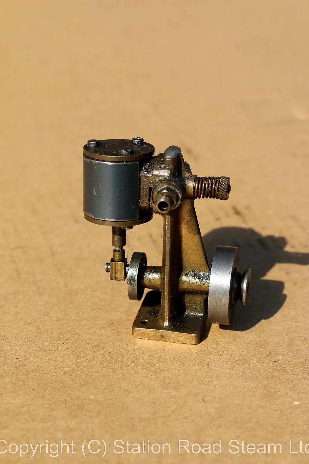 Very small single cylinder oscillating engine