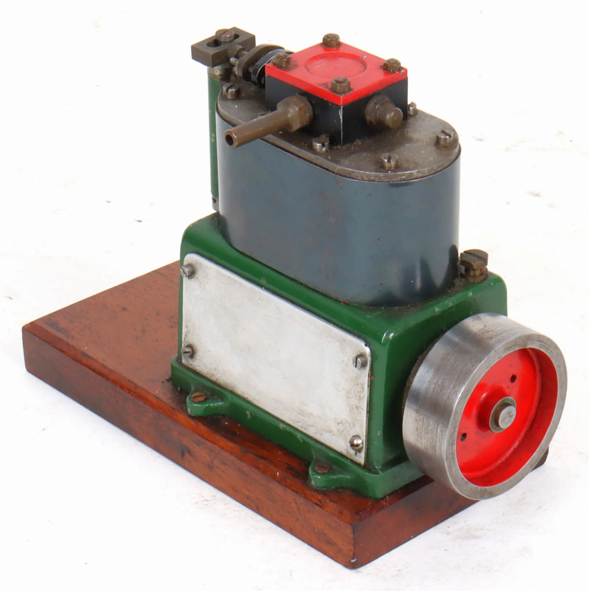 Small high speed twin cylinder marine engine