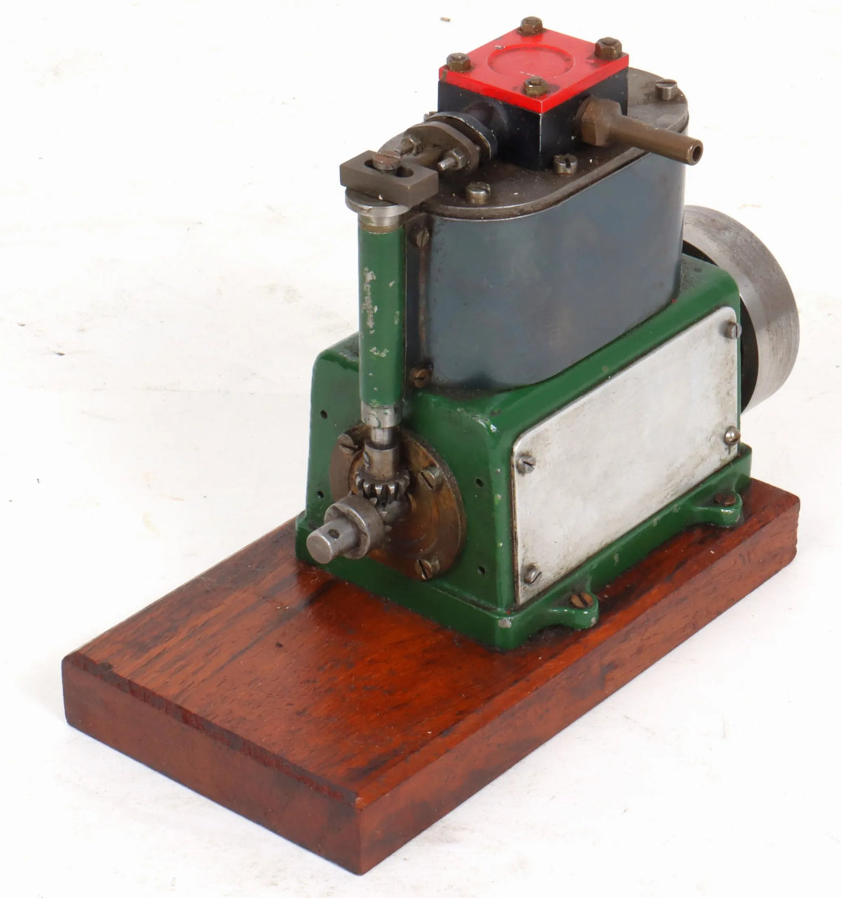 Small high speed twin cylinder marine engine