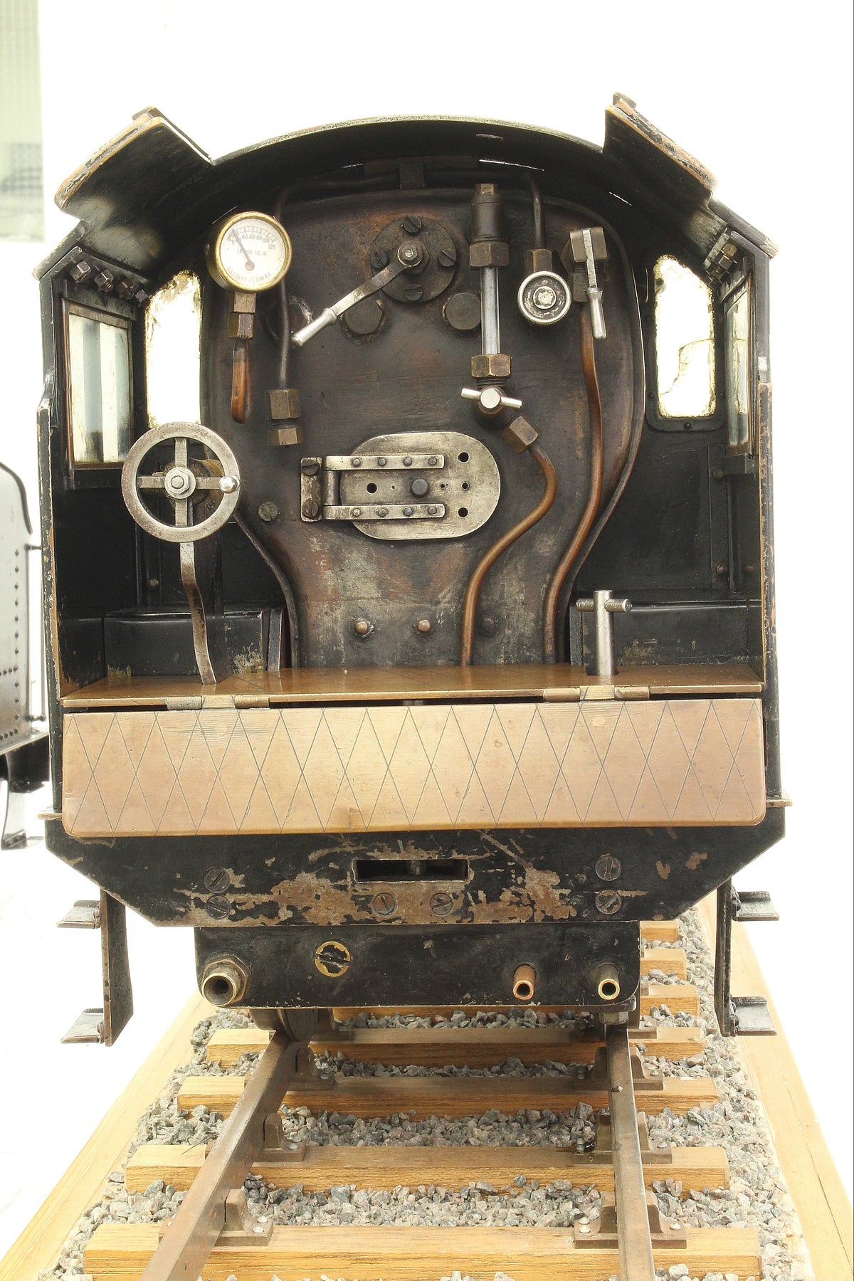 3 1/2 inch gauge Black 5