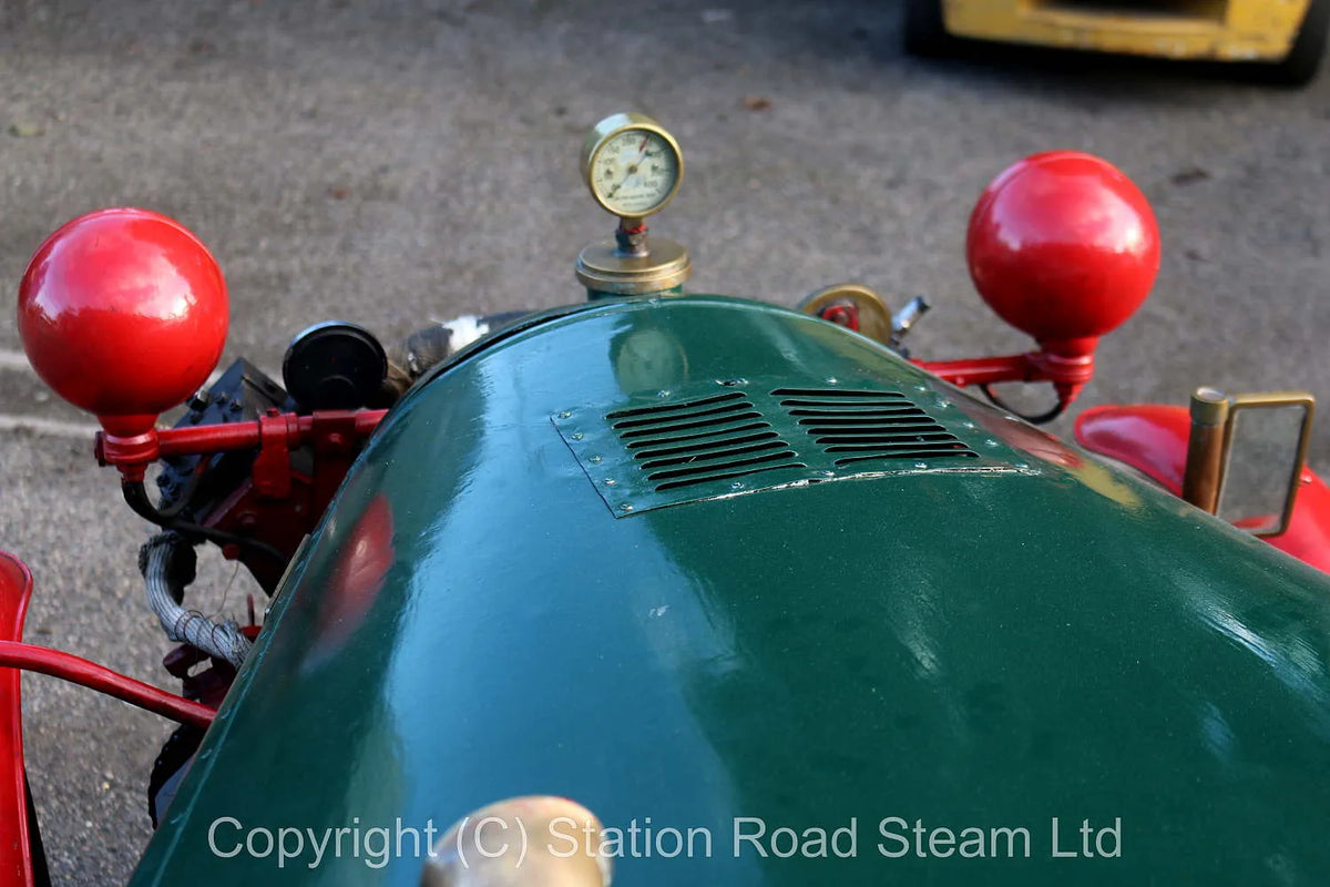 V-twin steam tricycle