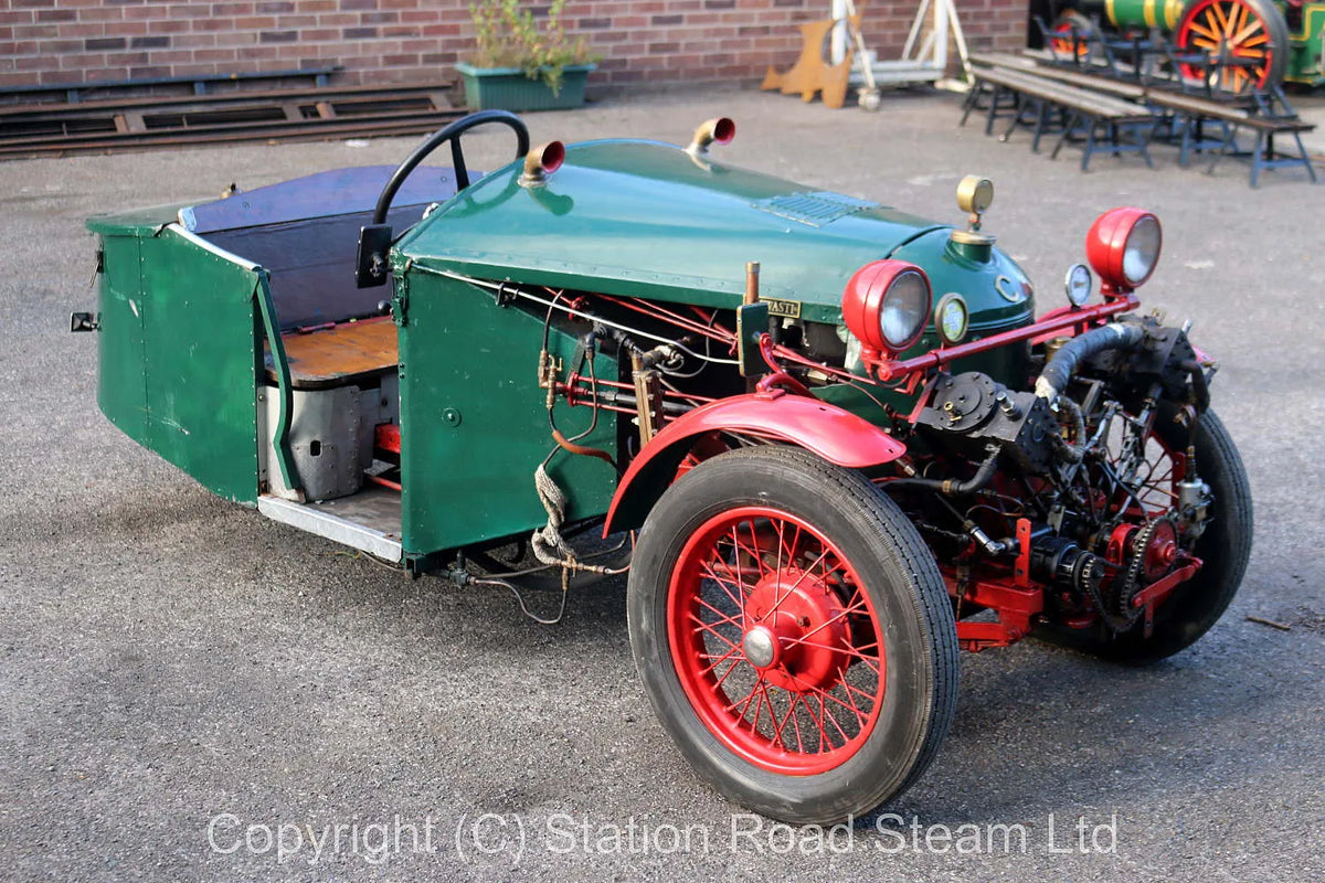 V-twin steam tricycle