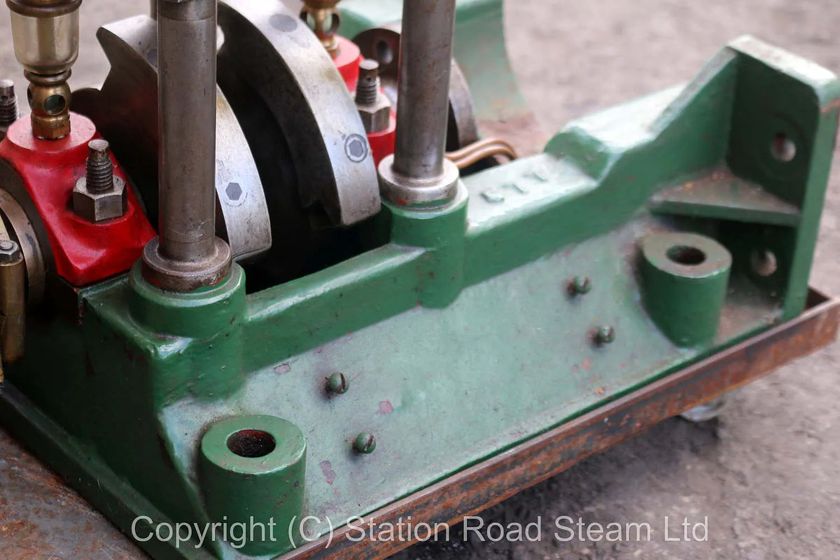 Drysdale vertical engine with reversing gear