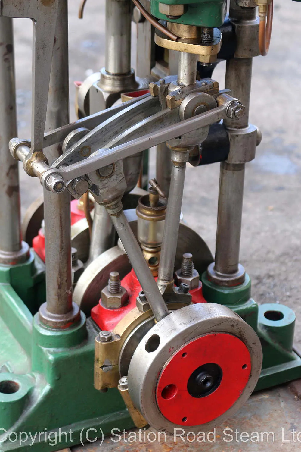 Drysdale vertical engine with reversing gear