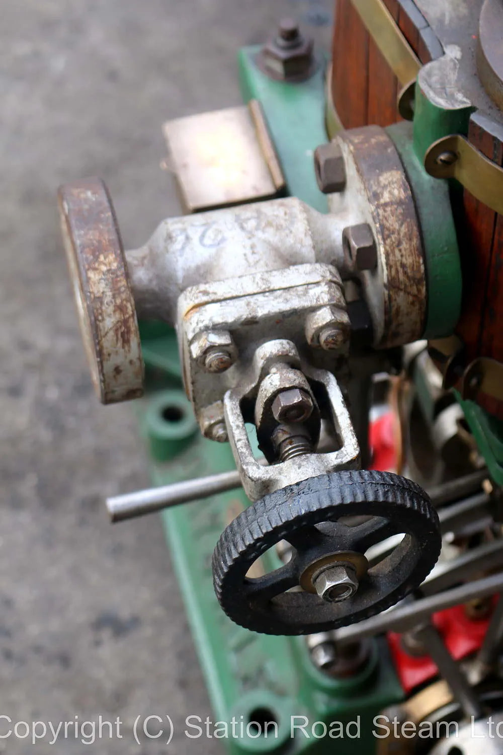 Drysdale vertical engine with reversing gear
