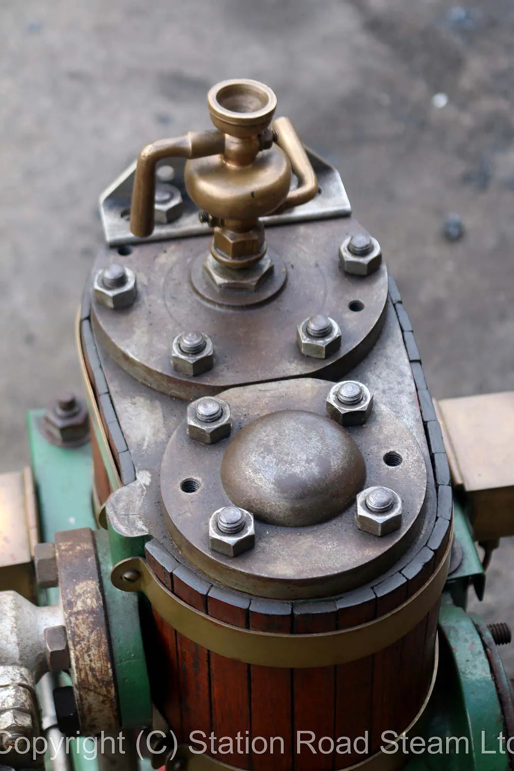 Drysdale vertical engine with reversing gear