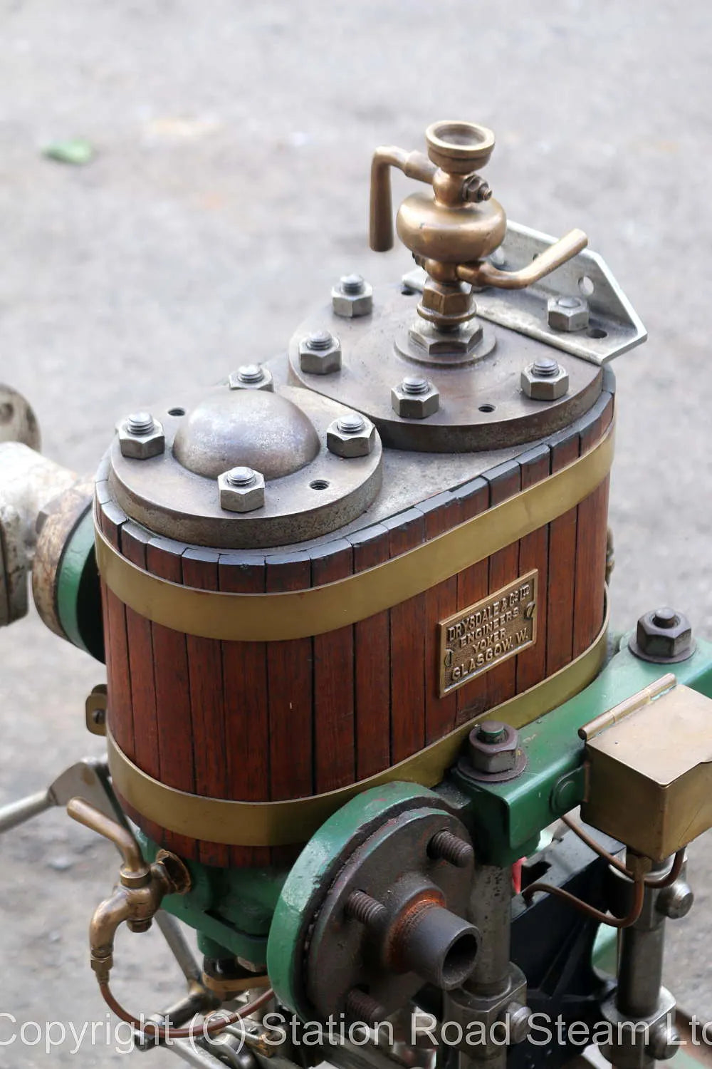 Drysdale vertical engine with reversing gear