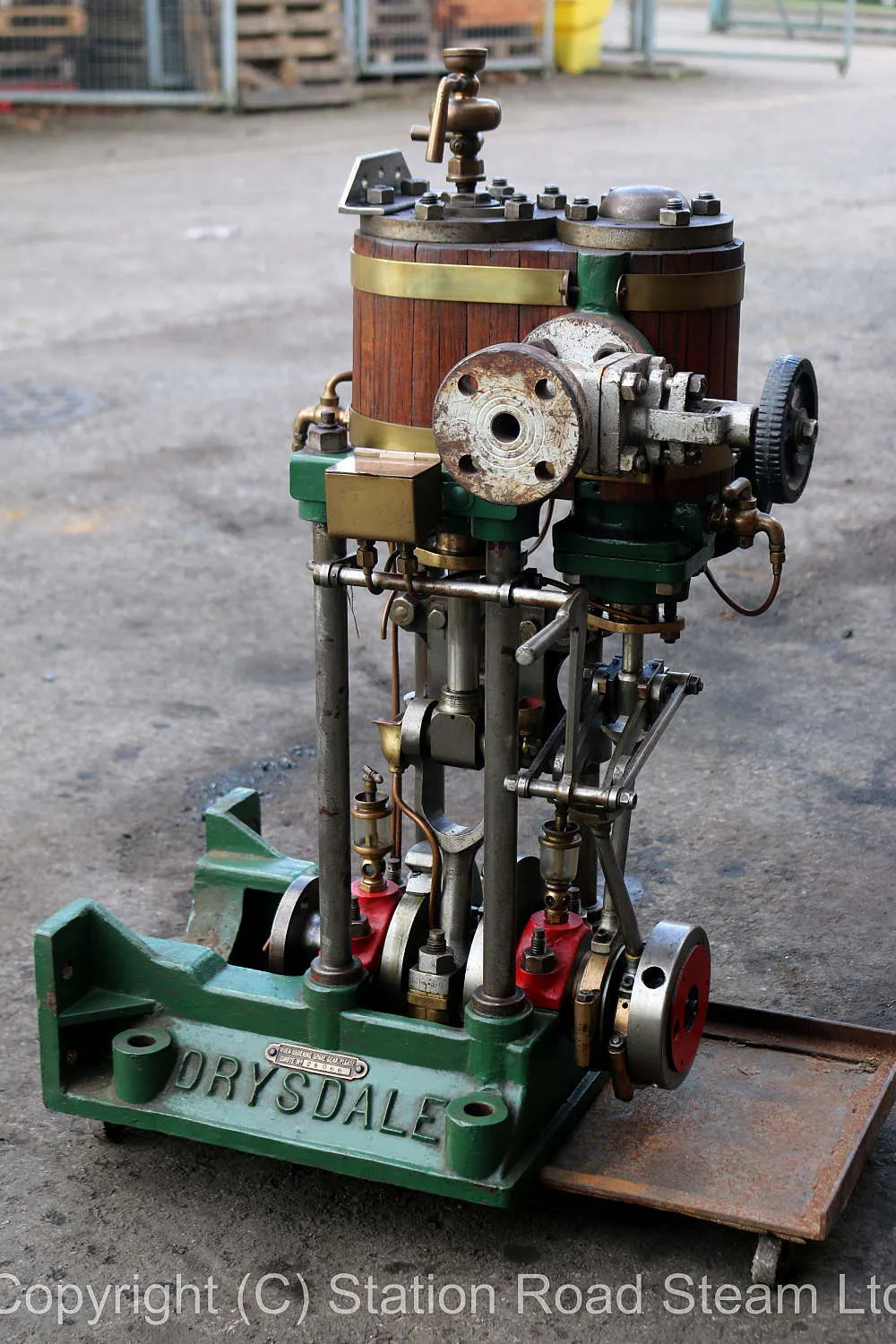 Drysdale vertical engine with reversing gear