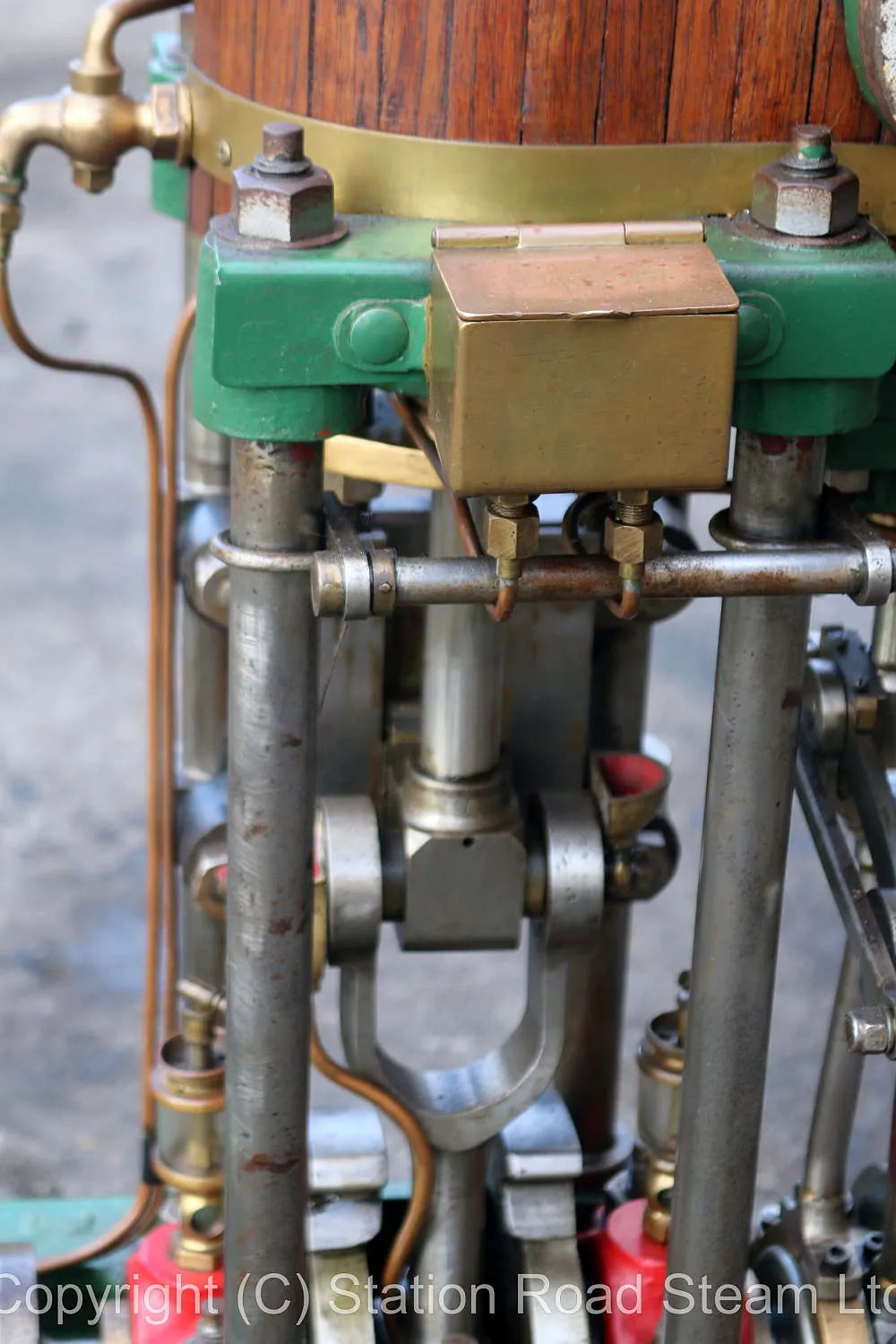 Drysdale vertical engine with reversing gear