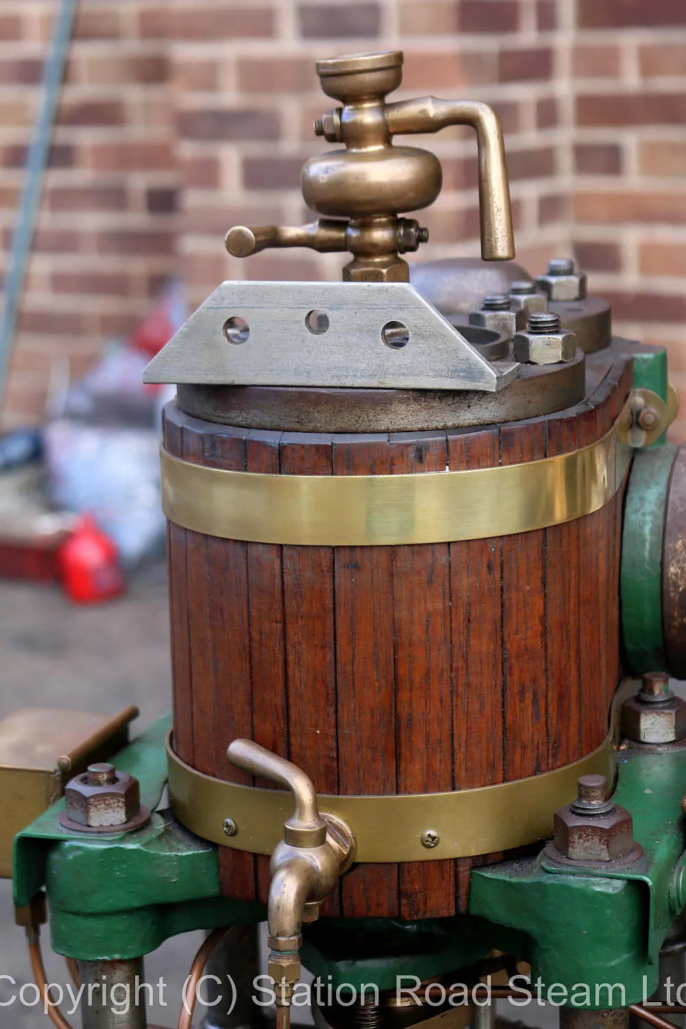 Drysdale vertical engine with reversing gear