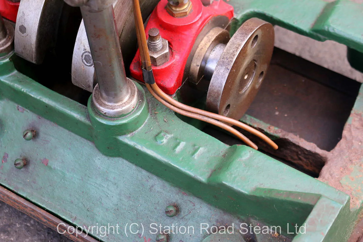 Drysdale vertical engine with reversing gear