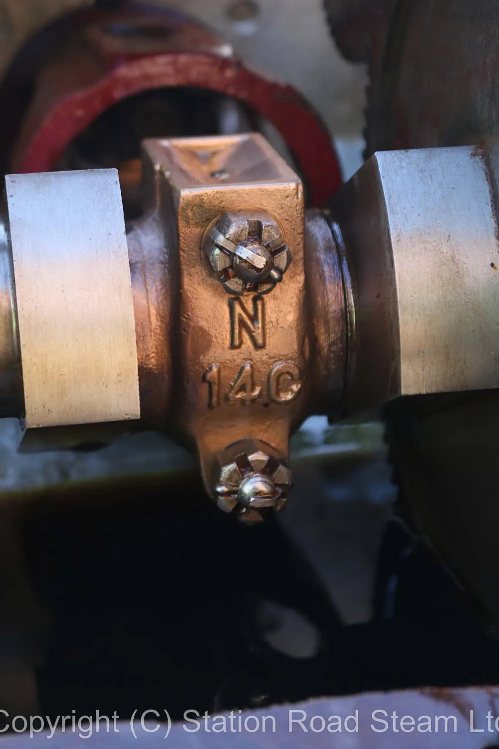 Horizontal enclosed crank steam engine with governor