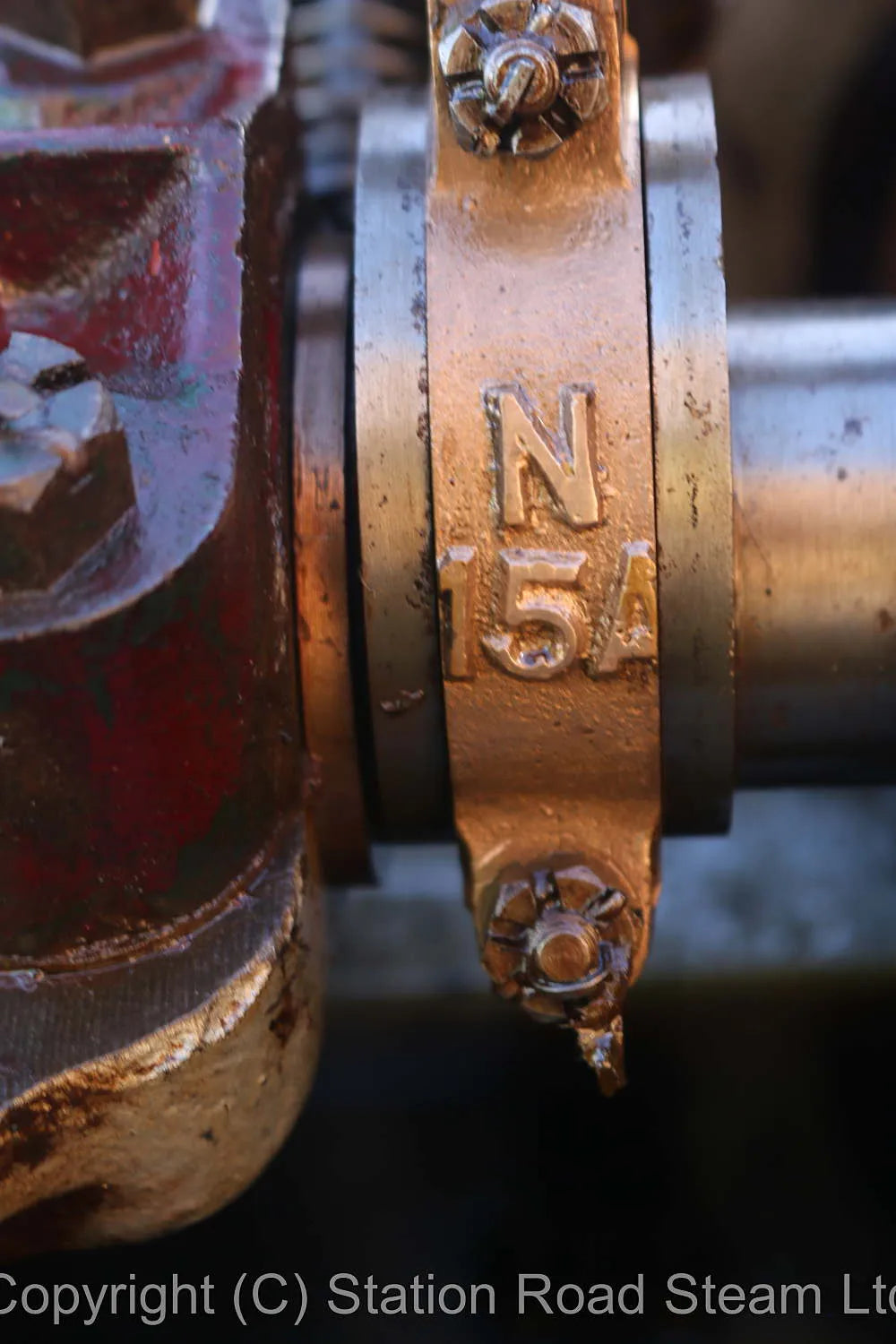 Horizontal enclosed crank steam engine with governor