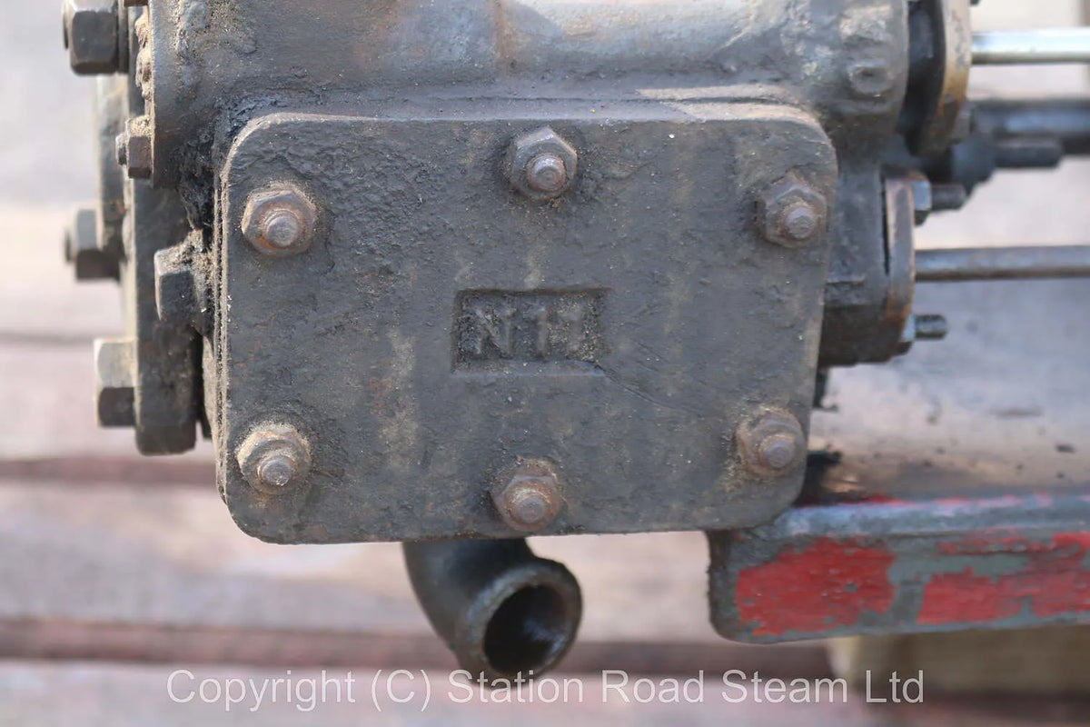 Horizontal enclosed crank steam engine with governor