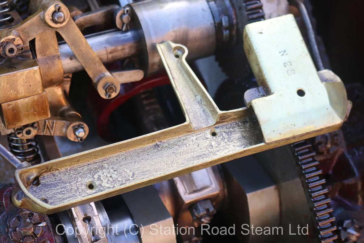 Horizontal enclosed crank steam engine with governor