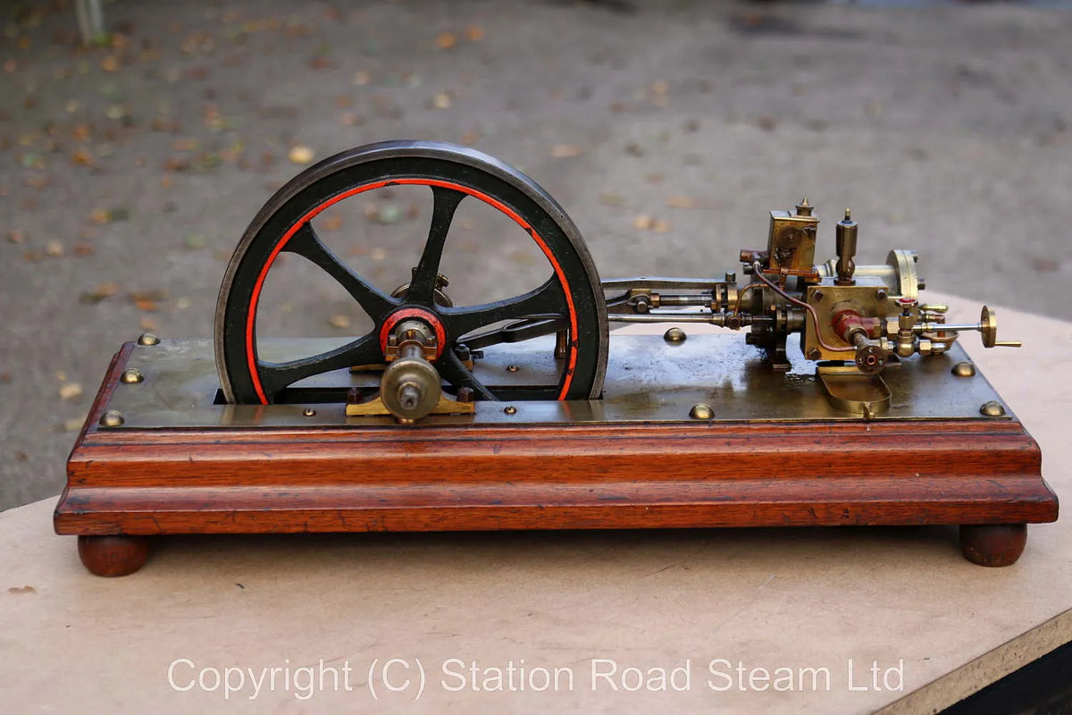 Vintage horizontal mill engine with mechanical lubricator