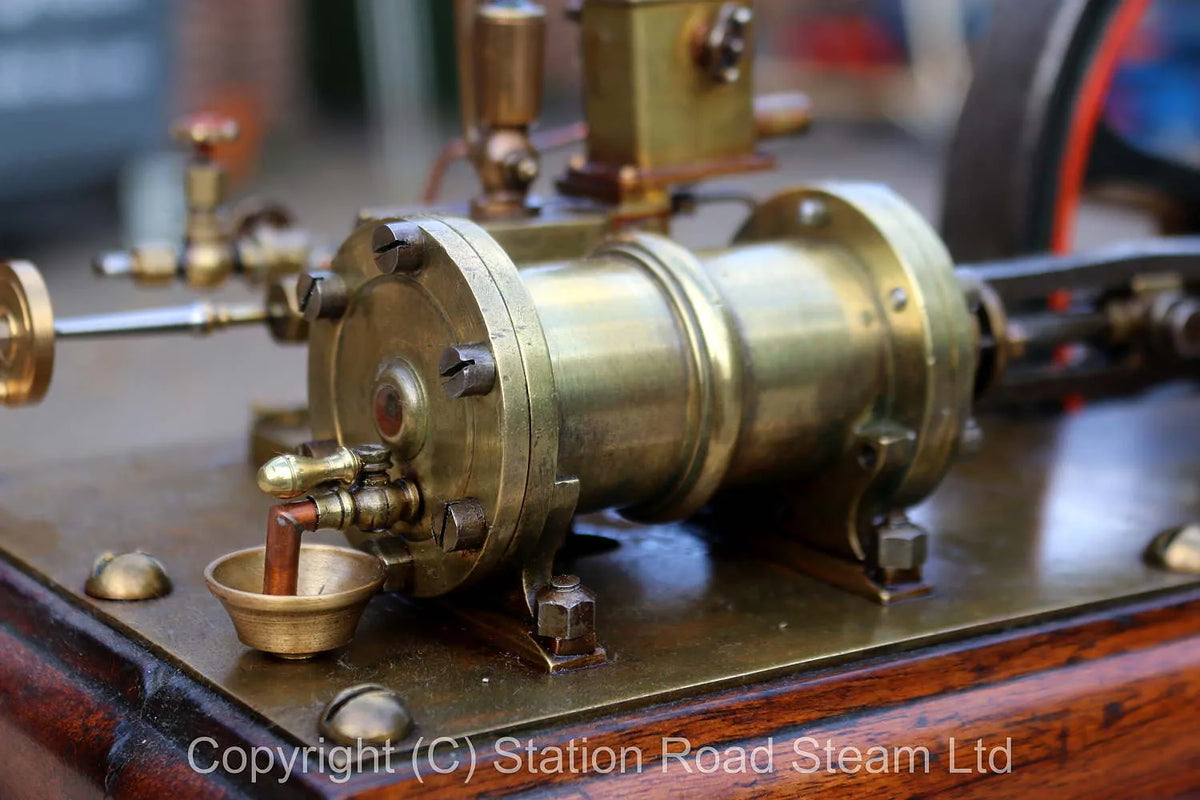 Vintage horizontal mill engine with mechanical lubricator