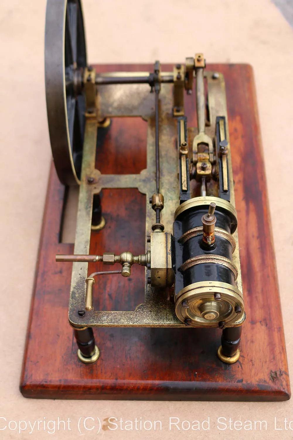 Vintage horizontal engine