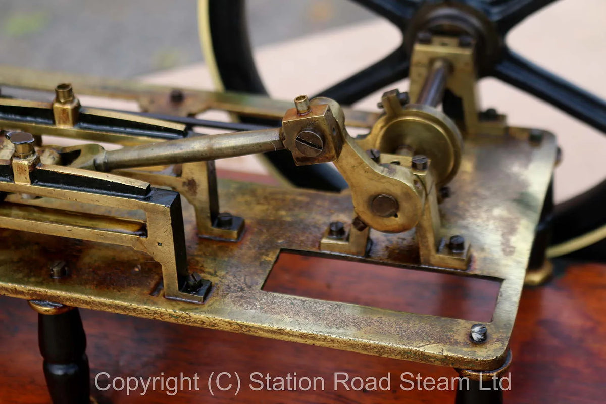 Vintage horizontal engine