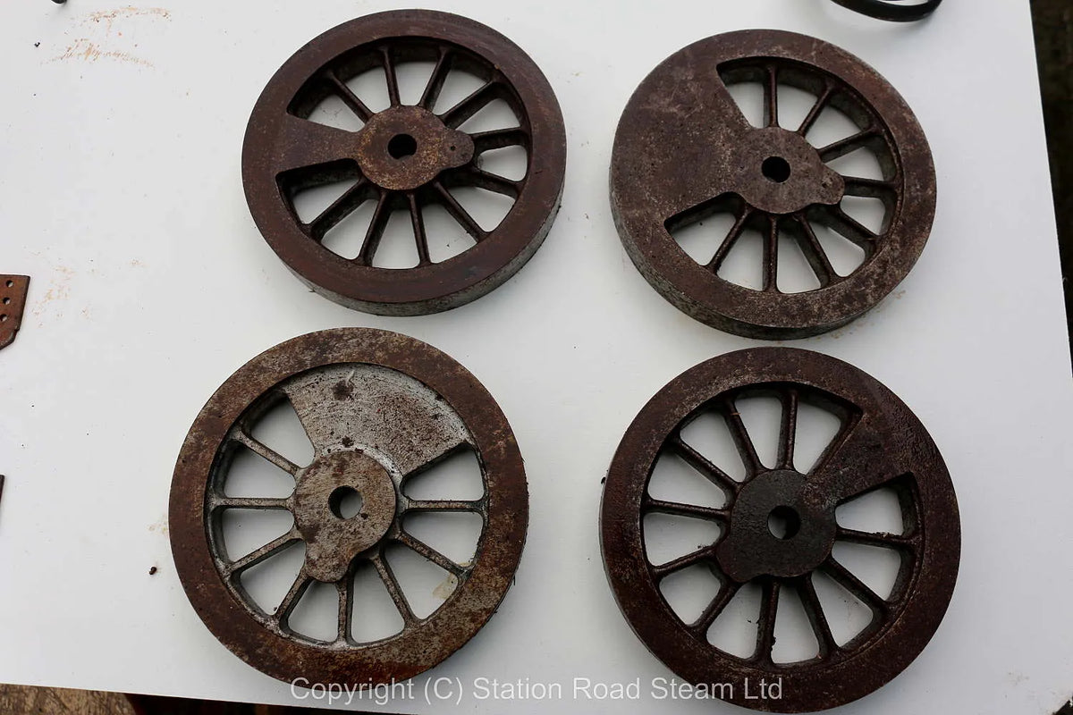 Ancient 3 1/2 inch gauge Atlantic chassis with boiler